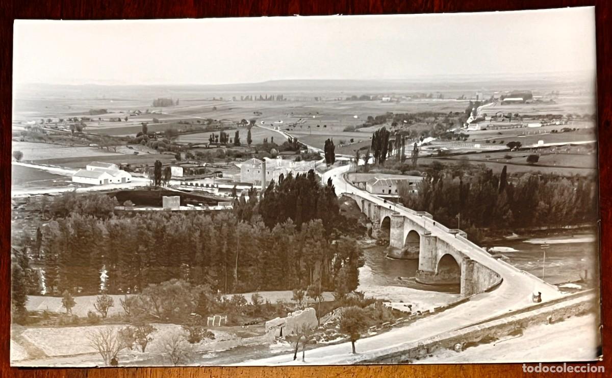 Postales: FOTO POSTAL DE ROA DE DUERO (AVILA) VISTA PANORAMICA, PUENTE SOBRE EL RIO ROA, ED. ALARDE 2, SIN CIR