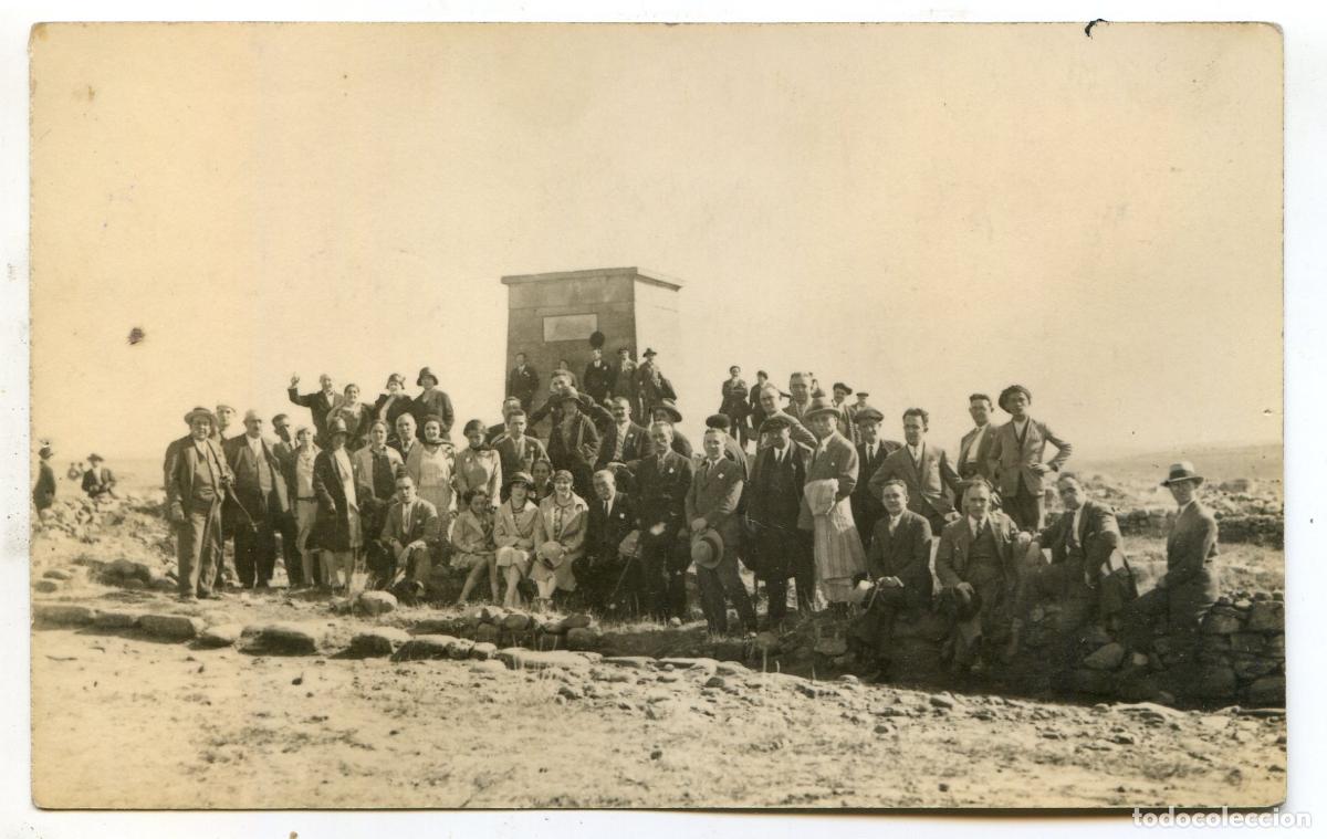 Postales: Soria, excavaciones de Numancia, postal fotogr&aacute;fica, grupo de visitantes, Fotograf&iacute;a Espiga Burgos