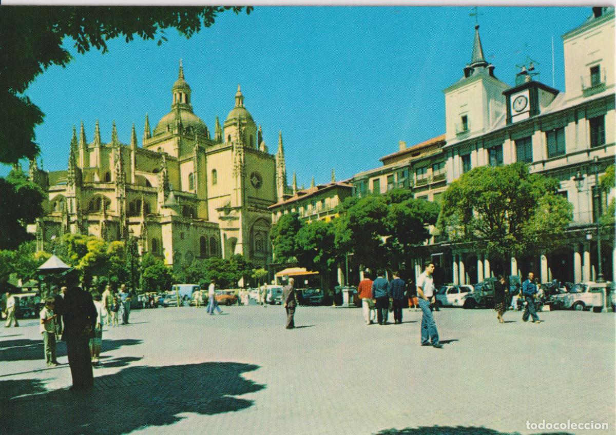 Postales: SEGOVIA, CATEDRAL Y PLAZA MAYOR - EDICIONES RO-FOTO N&ordm;833 - S/C