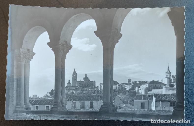 Postales: SEGOVIA, VISTA DESDE LA IGLESIA DE SAN MILLAN, POSTAL ANTIGUA, 14 X 9 CM APROX.