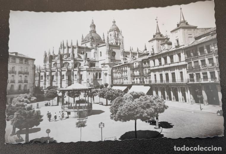 Postkarten: SEGOVIA, PLAZA MAYOR Y CATEDRAL, POSTAL ANTIGUA, 14 X 9 CM APROX.