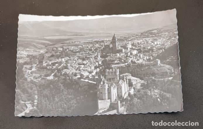 Postales: SEGOVIA, EL ALCAZAR Y LA CATREDRAL, POSTAL ANTIGUA, 14 X 9 CM APROX.