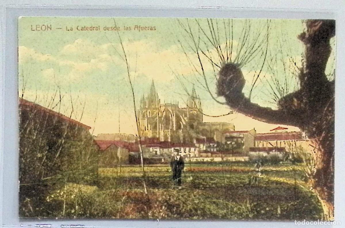 Cartoline: LE&Oacute;N. LA CATEDRAL DESDE LAS AFUERAS.Tarjeta postal antigua en color