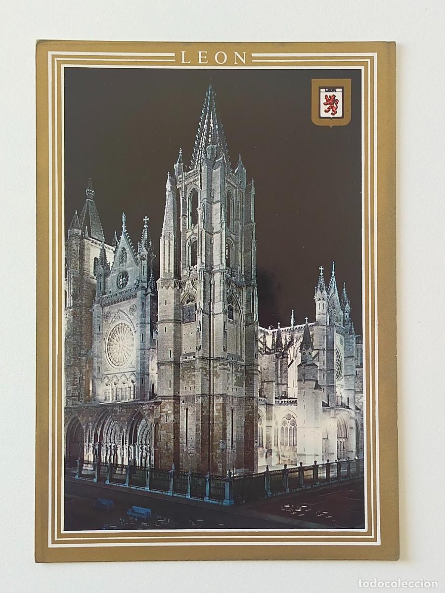 Postales: Postal LEON: Catedral vista nocturna - Subirats Casanovas - FISA. Escudo de Oro.