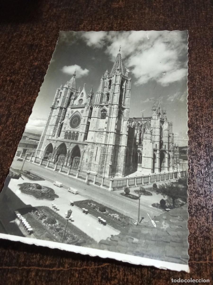 Postales: Leon.Fachada principal de la catedral y puente de la estacion.