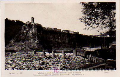 Postales: OLOT. VISTA GENERAL DE CASTELLFULLIT SOBRE EL CINGLE. (ARQU&Eacute;S) - Foto 1