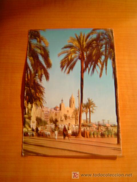 Postales: POSTAL SITGES PASEO E IGLESIA - Foto 1