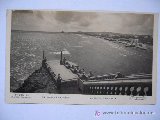 Postales: SITGES  -  LA PLAYA Y LA PUNTA  - SIN CIRCULAR - Foto 1