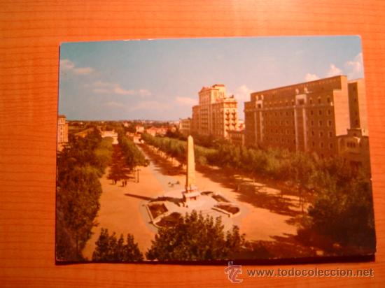 Postales: POSTAL REUS AVDA DE LOS MARTIRES SIN CIRCULAR - Foto 1