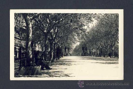 Postales: Postal de BERGA: Pla&ccedil;a de Viladomat (Ed.Huch) - Foto 1