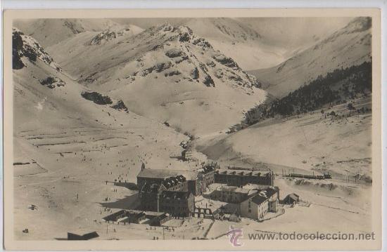Postales: TARJETA POSTAL DE NURIA PIRINEO ORIENTAL EL SANTUARIO Y PISTAS DE NIEVE ESQUI GERONA