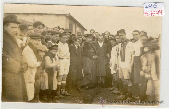 Postkarten: (PS-7279)POSTAL FOTOGRAFICA DE VICH-PARTIDO DE FUTBOL A&Ntilde;O 1917