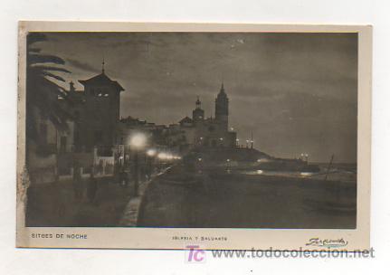 Postales: SITGES DE NOCHE. IGLESIA Y BALUARTE. (ZERKOWITZ). 1928. - Foto 1