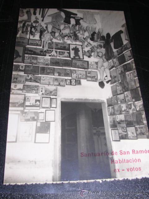 Postales: LERIDA-PROV.SANTUARIO DE SAN RAMON.HABITACION EX-VOTOS,POSTAL FOTOGRAFICA-14X9 CM.