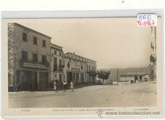 Postkarten: (PS-11967)POSTAL FOTOGRAFICA DE ISONA(LLEIDA)-PLAZA DEL PORTAL,AL FONDO ESCUELAS NACIONALES