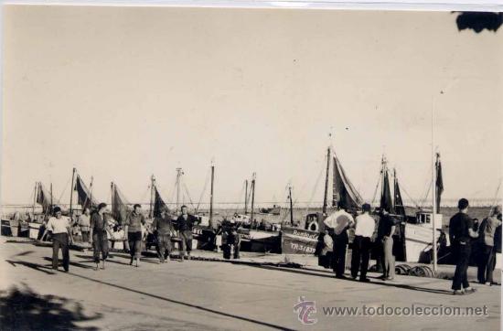 Postales: CAMBRILS(TARRAGONA).-PUERTO.-LLEGADA DE LA PESCA