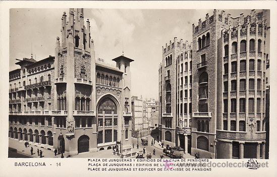 Postales: CATALU&Ntilde;A - BARCELONA - PLAZA DE JUNQUERAS Y EDIFICIOS DE LA CAJA DE PENSIONES - P1603 - Foto 1