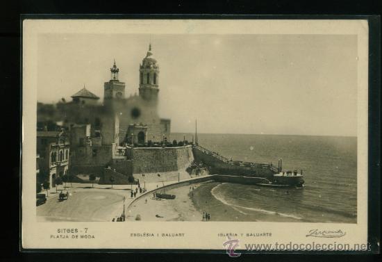 Postales: Postal antigua de Sitges iglesia y baluarte - Foto 1