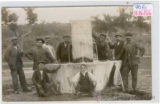 Postkarten: (PS-16256)POSTAL FOTOGRAFICA DE IGUALADA-FUENTE EN LAS TIERRAS DEL SR.FIGUEROLA