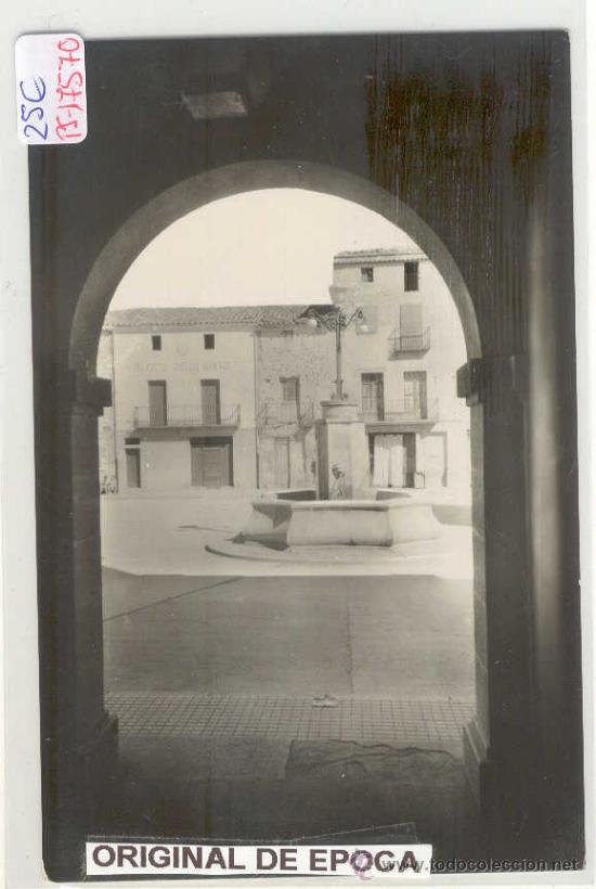 Postkarten: (PS-17570)POSTAL DE BELCAIRE DE URGEL(LLEIDAPLAZA CAUDILLO CON SU FUENTE TOMADA DEL PORTICO AYUNT.
