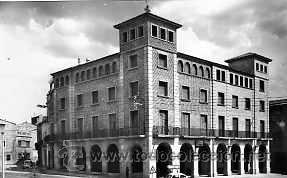 Postales: POSTAL MULLERUSA  EDIFICIO CAJA DE PENSIONES Y AYUNTAMIENTO - Foto 1
