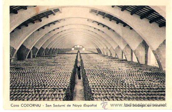 Postkarten: TARJETA POSTAL DE LAS BODEGAS CODORNUI. SAN SADURNI DE NOYA, UNA BODEGA EN INVIERNO.
