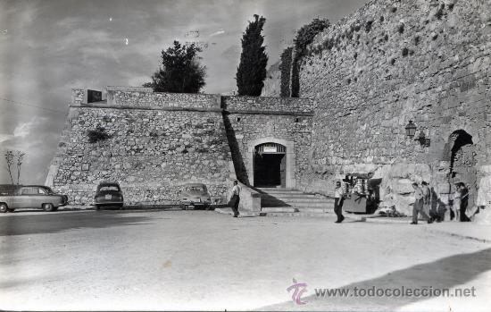 Postales: TARRAGONA . Entrada a las murallas - Foto 1