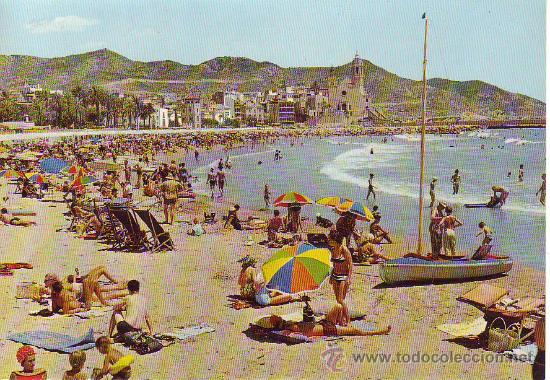 Postales: 7 sitges - playa e iglesia - Foto 1