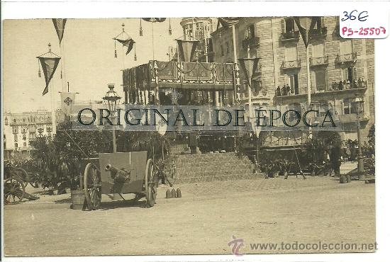 Postkarten: (PS-25507)POSTAL FOTOGRAFICA DE BARCELONA-JURA DE BANDERA PASEO DE GRACIA 1916