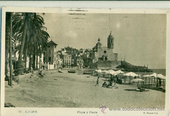Postales: SITGES. PLAYA Y PUNTA. HACIA 1945. CIRCULADA. - Foto 1