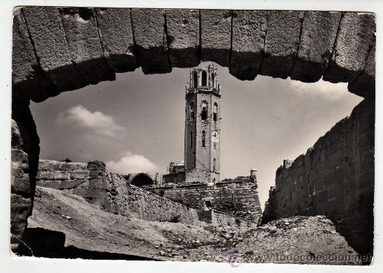 Postales: FOTO POSTAL LERIDA SEO ANTIGUA TORRE Y MURALLAS 1953 CON SELLO