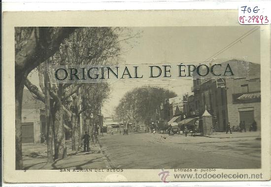 Postkarten: (PS-29893)POSTAL FOTOGRAFICA DE SAN ADRIAN DEL BESOS-ENTRADA AL PUEBLO