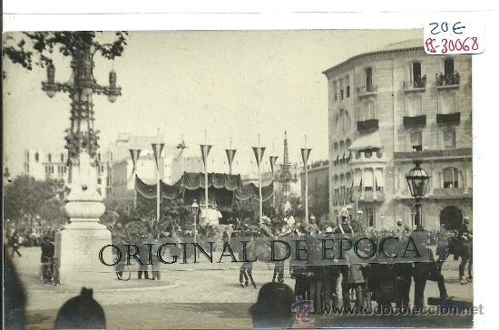Postcards: (PS-30068)POSTAL FOTOGRAFICA DE BARCELONA-DESFILE MILITAR.PASEO DE GRACIA