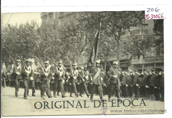 Postcards: (PS-30066)POSTAL FOTOGRAFICA DE BARCELONA-DESFILE MILITAR.PASEO DE GRACIA