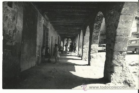 Postales: SANTA PAU.-OLOT.-ARCADAS PLAZA DE NTRA. SE&Ntilde;ORA DELS ARCHS.-FOTO S. MARTI