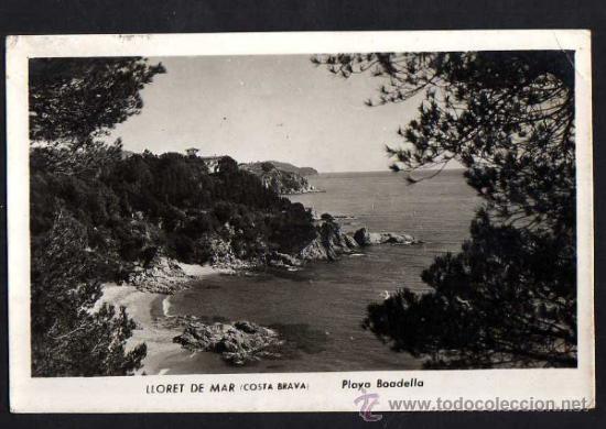 Postales: Lloret de Mar. Playa Boadella. Circulada 1954 - Foto 1