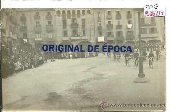 Postkarten: (PS-36214)POSTAL FOTOGRAFICA DE VICH-PLAZA MAYOR.DESFILE MILITAR