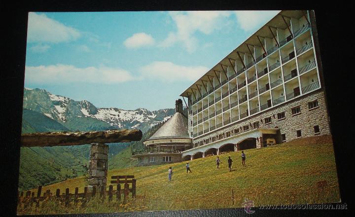 Postales: postal terrazas y paisaje del parador nacional de viella (pirineos de lerida)