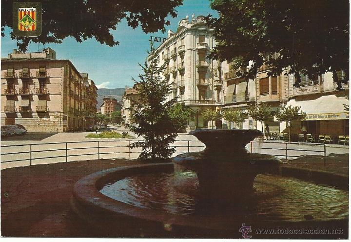 Postales: SEO DE URGEL.-PLAZA DE LOS CAIDOS Y SURTIDOR.-ESCUDO DE ORO N&ordm; 3786