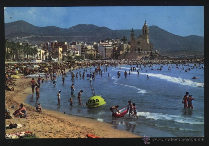Postales: A-2081- SITGES. PLAYA AL PIE DE SU IGLESIA - Foto 1
