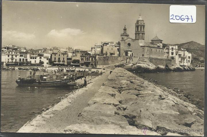 Postales: SITGES - EMBARCADERO Y PUNTA - (20671) - Foto 1