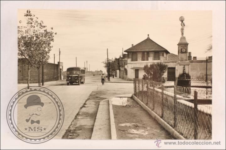 Cartoline: Postal Fotogr&aacute;fica - 6. San Adri&aacute;n de Bes&oacute;s. Plaza Mart&iacute;nez Anido - Ed. Beascoa - Sin Circular