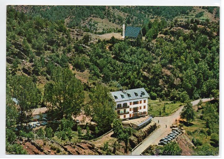 Postales: CASTELLAR DE N'HUG N&ordm; 1 HOSTAL LES FONTS CON SU CAPILLA / FOTO DESEURAS / SIN FRANQUEAR