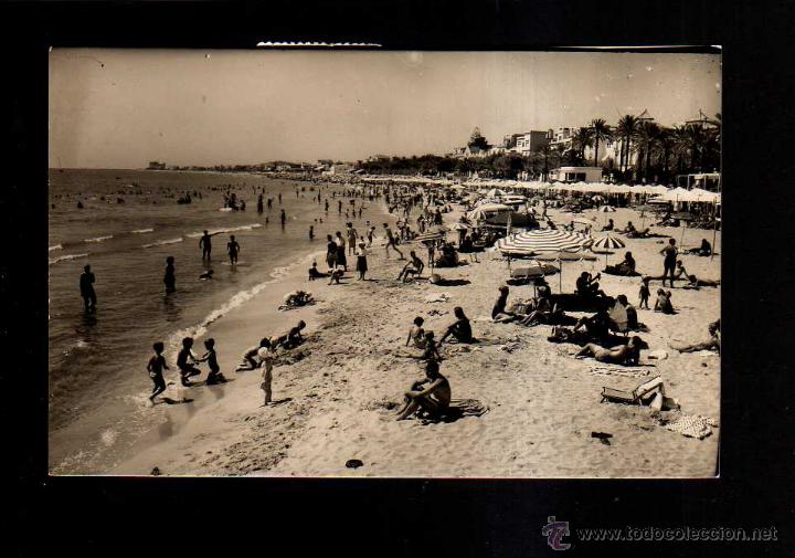 Postales: Sitges. Aspecto de la playa  Circulada 1956. - Foto 1