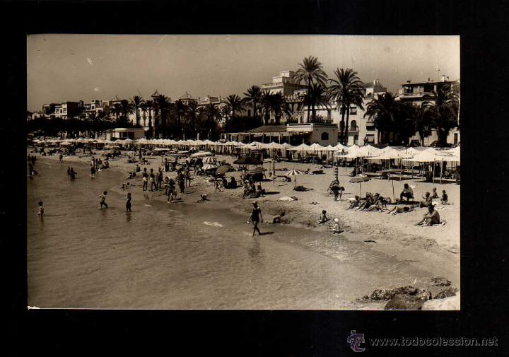 Postales: Sitges. Aspecto de la playa. Circulada . - Foto 1