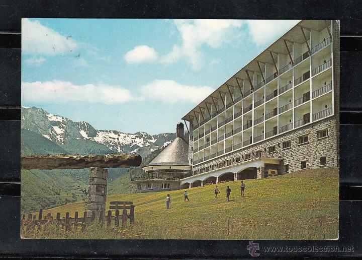Postales: 5.250 - EL VALLE DE ARAN. TERRAZAS Y PAISAJE DEL PARADOR NACIOBAL DE VIELLA