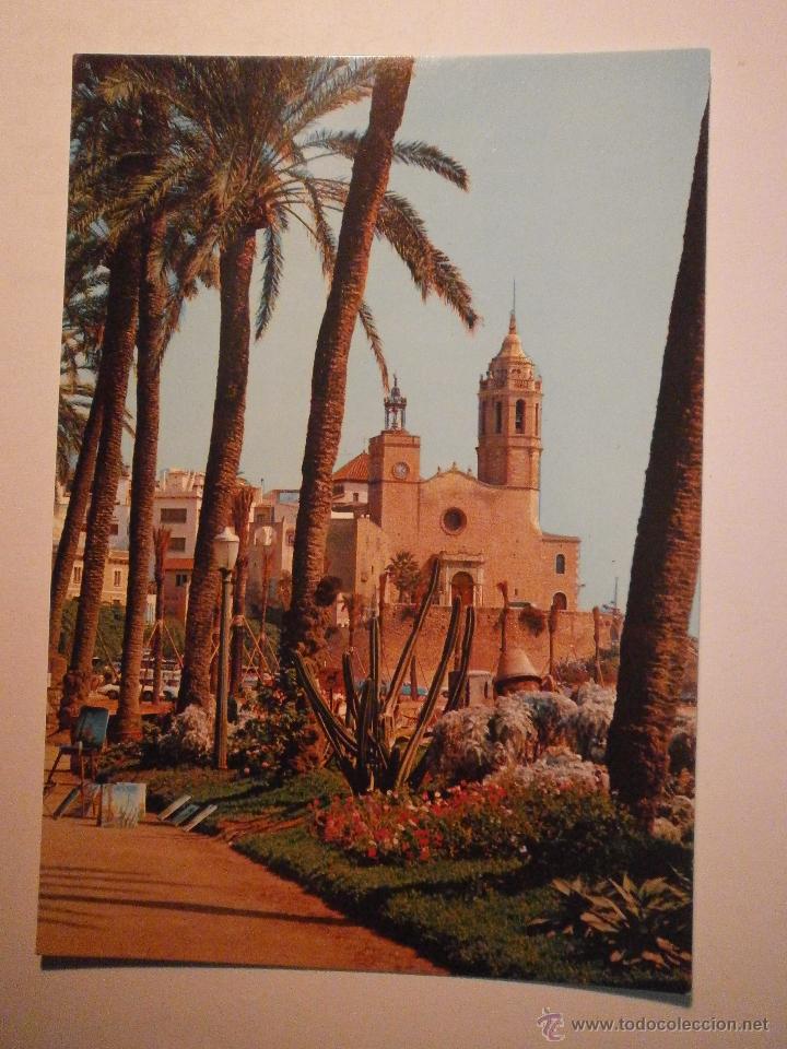 Postales: POSTAL SITGES JARDINES E IGLESIA SIN CIRCULAR - Foto 1