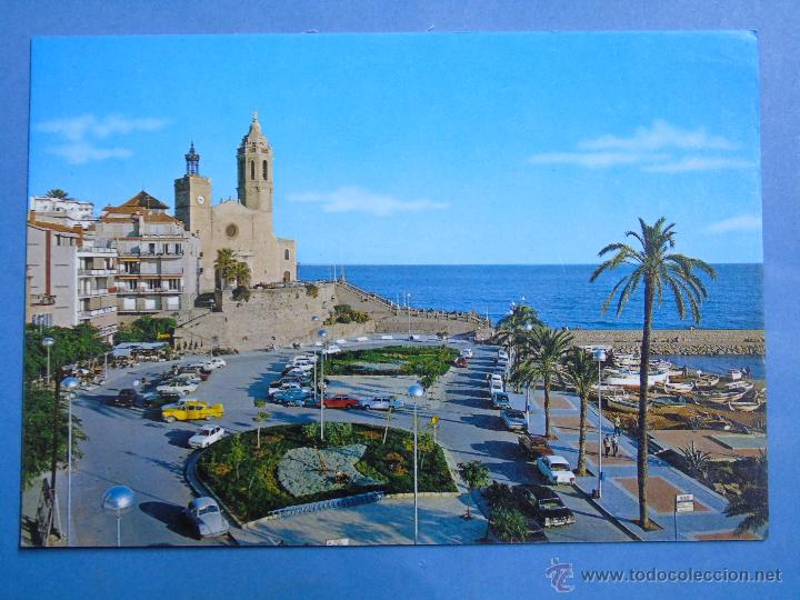 Cartes Postales: POSTAL DE BARCELONA. SITGES. A&Ntilde;O 1973. JARDINES E IGLESIA, COCHES. 761