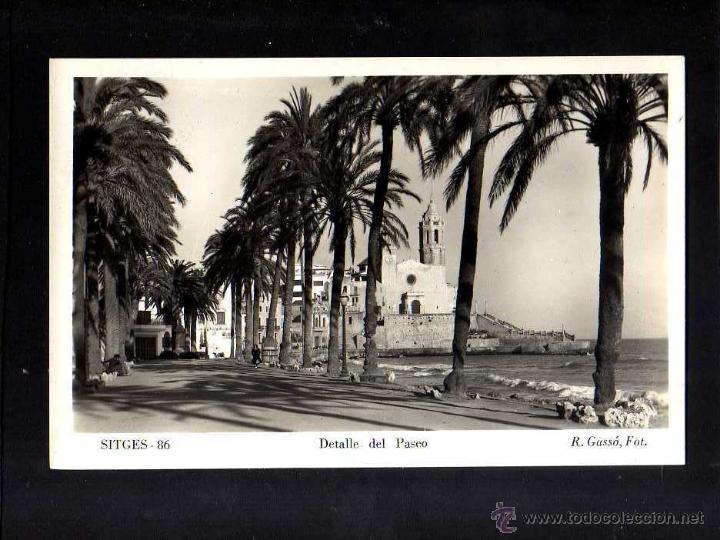Postales: Postal de Sitges. Detalle del paseo. - Foto 1