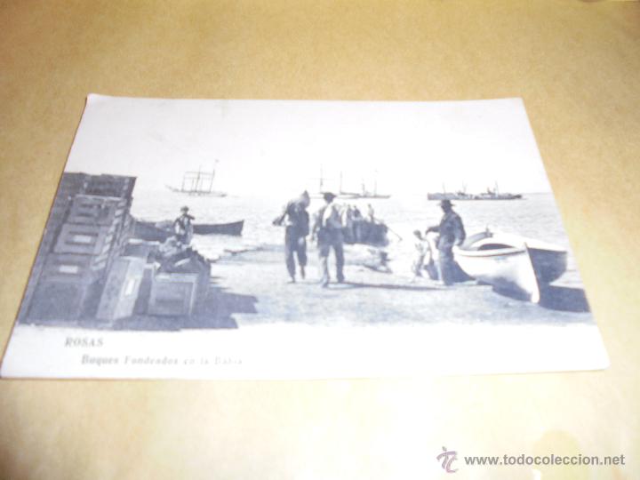 Postkarten: ROSAS - BUQUES FONDEADOS EN LA BAHIA - FOT. B. FONOLLERAS ,POSTAL CIRCULADA 1907 - 14X9 CM.